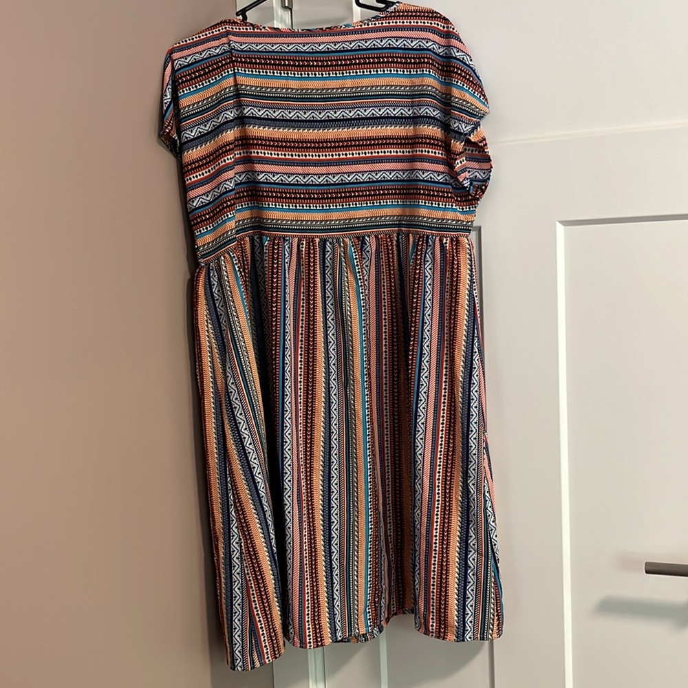 Patterned Dress - Picture 3 of 4